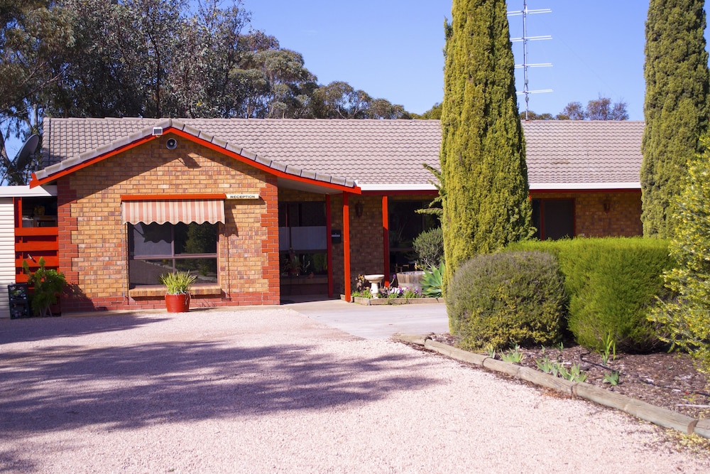 KADINA GATEWAY MOTOR INN 42/45