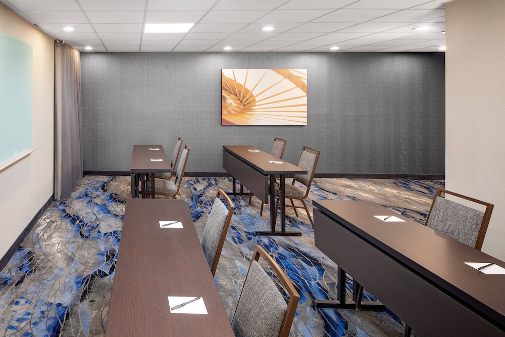 Fairfield Inn & Suites by Marriott Atlantic City Absecon 32/42