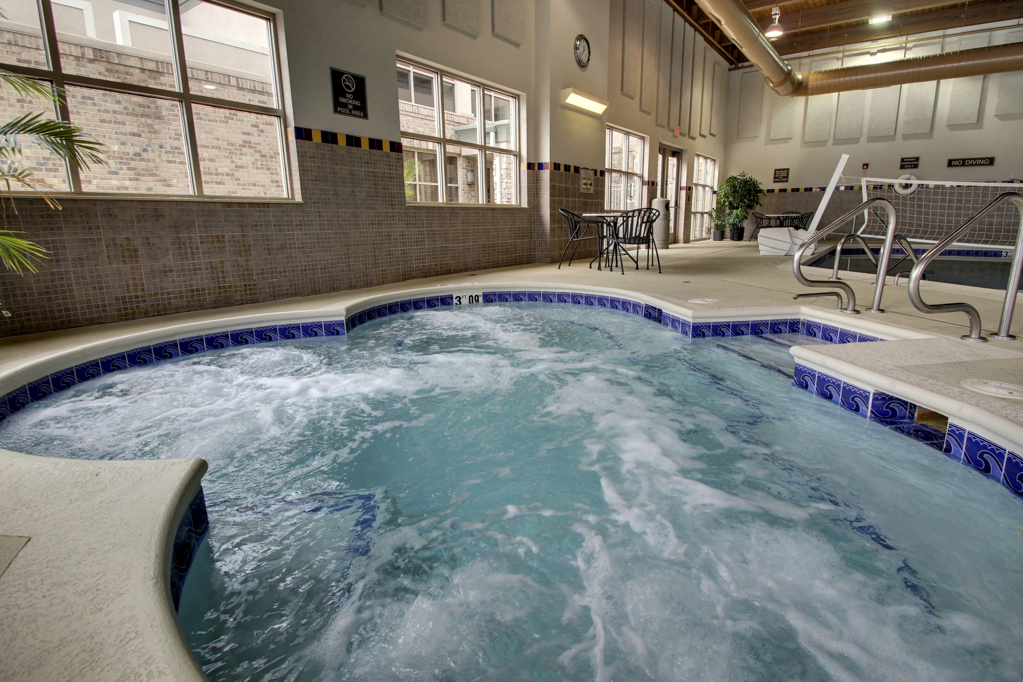 Hampton Inn And Suites Chicago Aurora 10/28