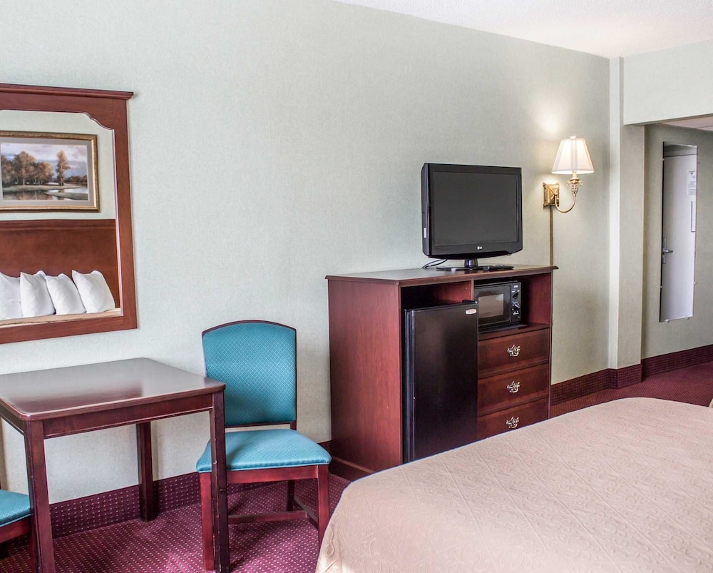Quality Inn & Conference Center Franklin Downtown PA 17/49