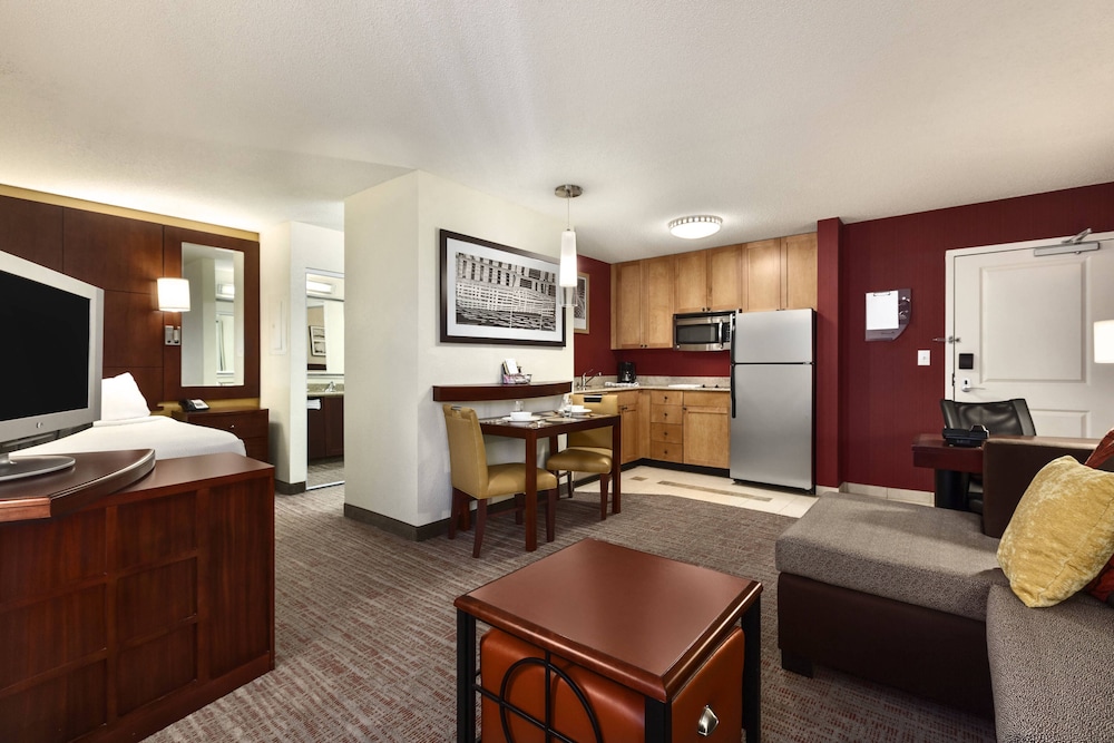 Residence Inn Greensboro Airport 29/51
