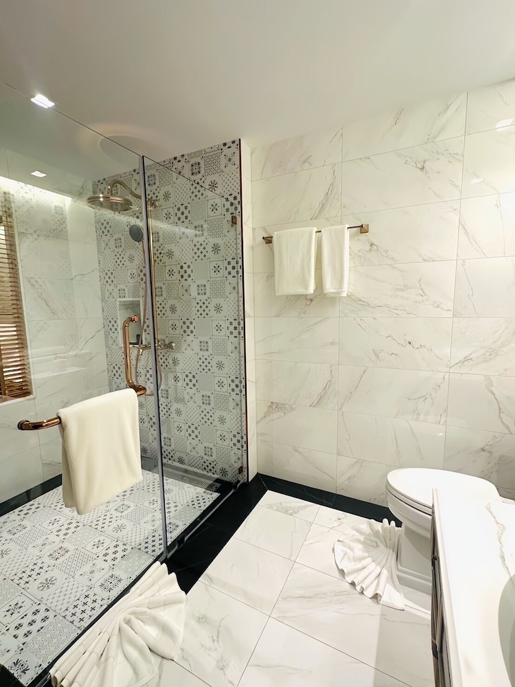 غرفة ديلوكس بسريرين منفصلين بشرفة، CHINO at Nimman Luxury Boutique Hotel 5/5
