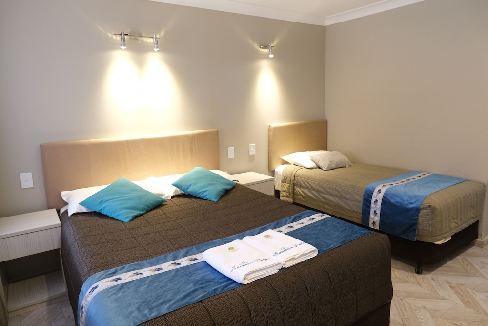 Sapphire Palms Motel 20/69