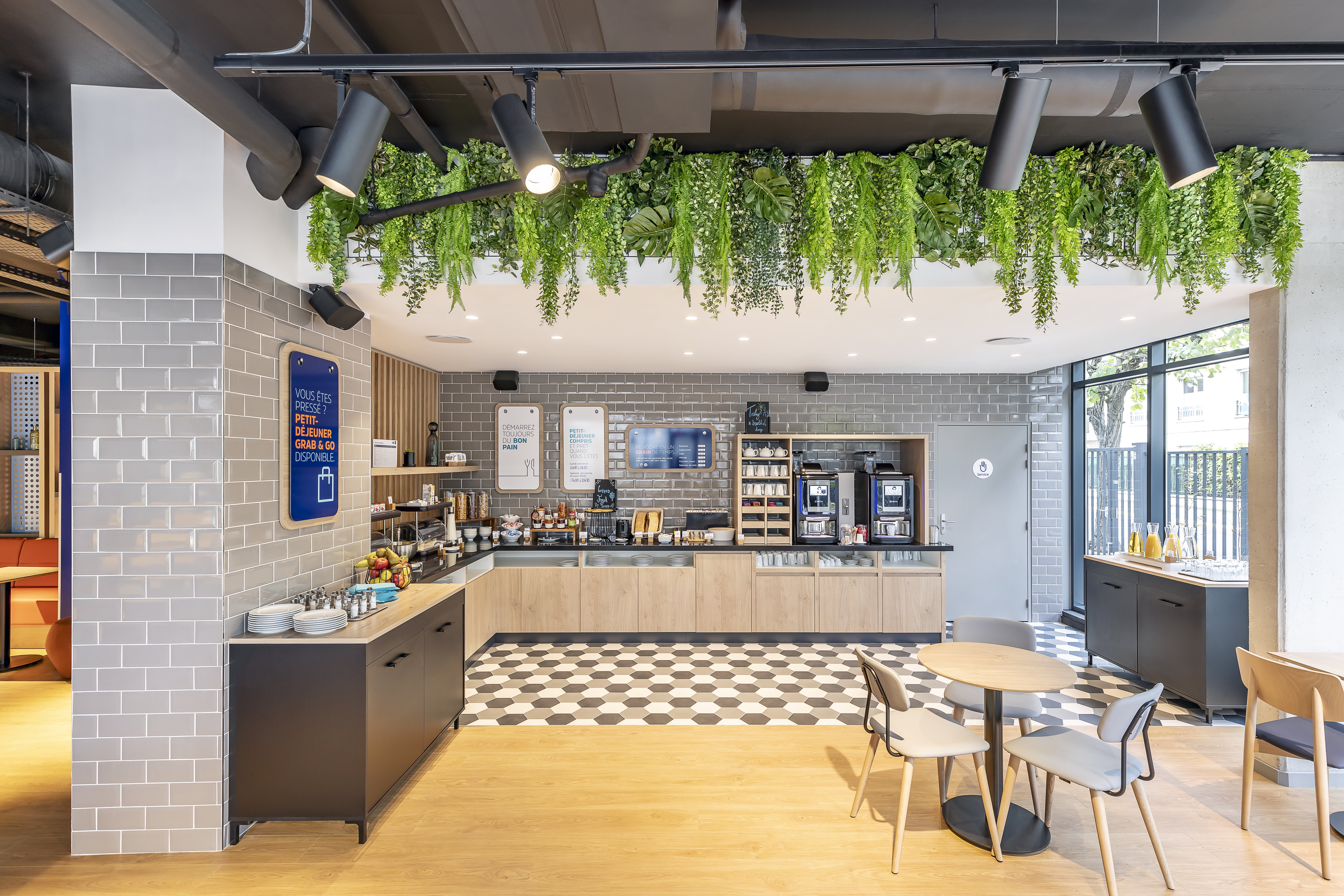 Holiday Inn Express Paris - Poissy, an IHG Hotel 11/22