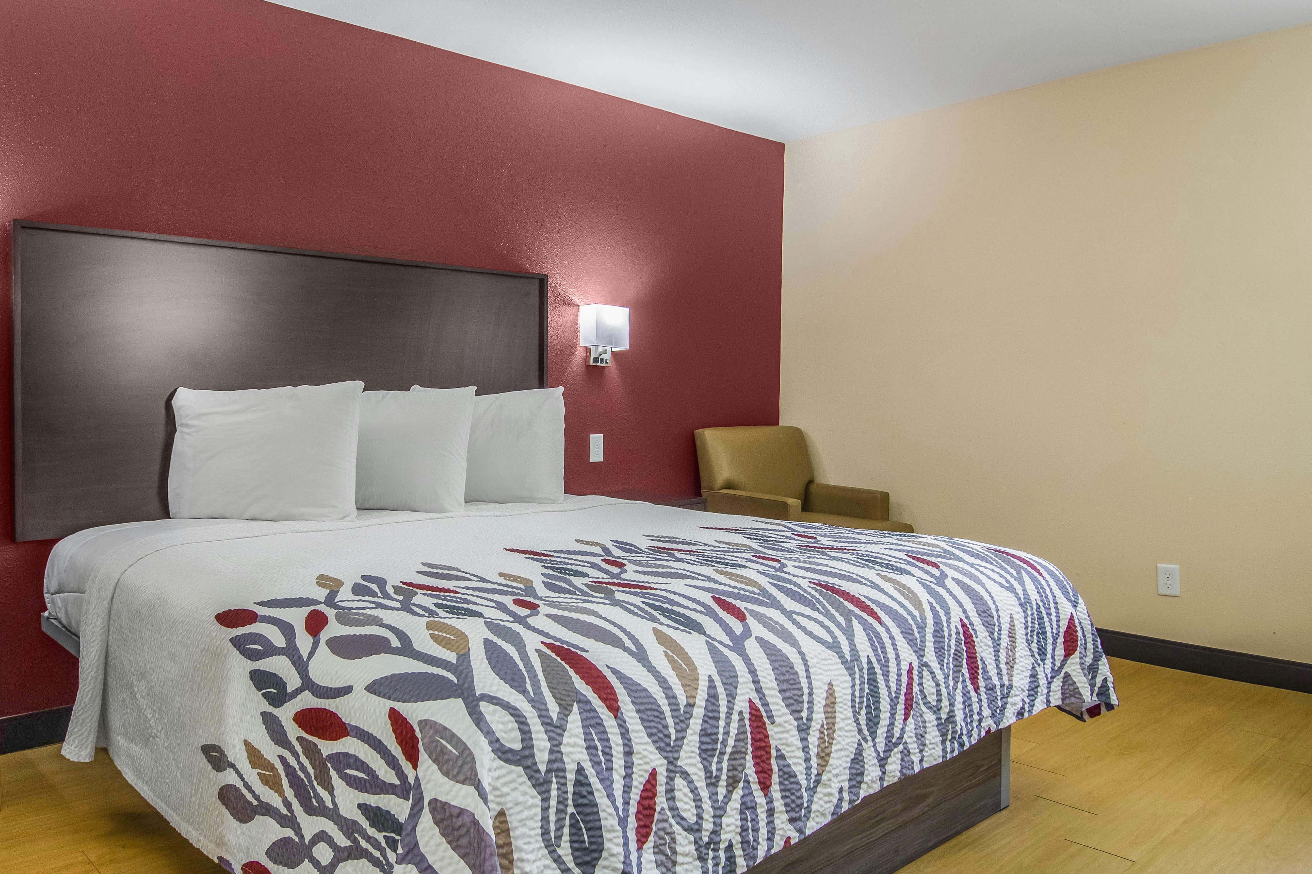غرفة قياسية بسرير كينج، Red Roof Inn Perrysburg 3/5