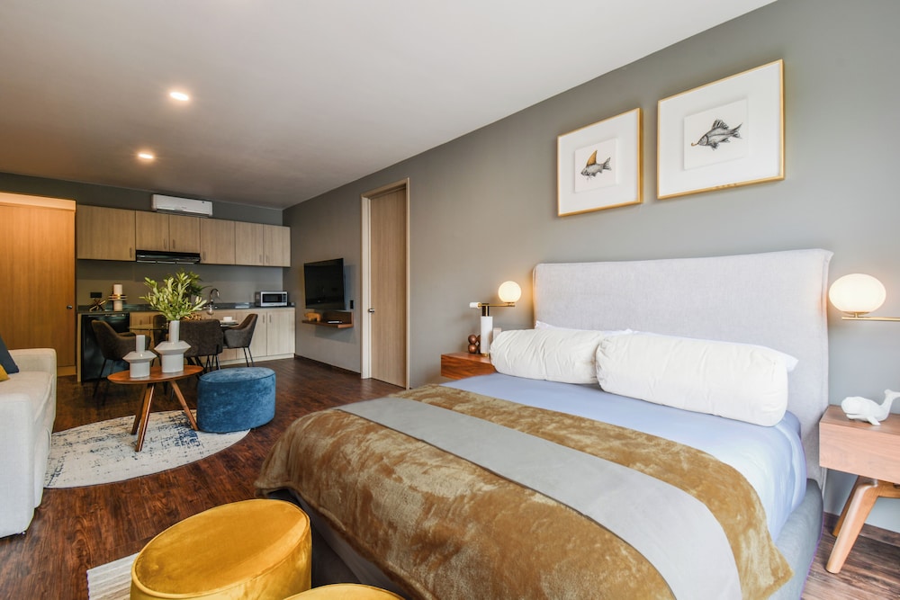 The Sterling Condesa 8/50