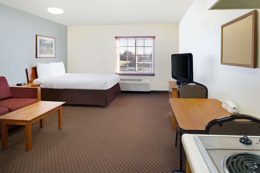 WoodSpring Suites Baton Rouge Airline Highway 26/54