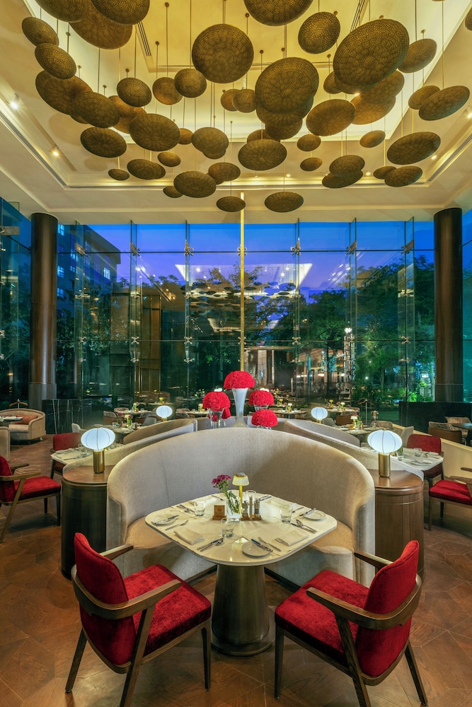 The Leela Palace New Delhi 55/74