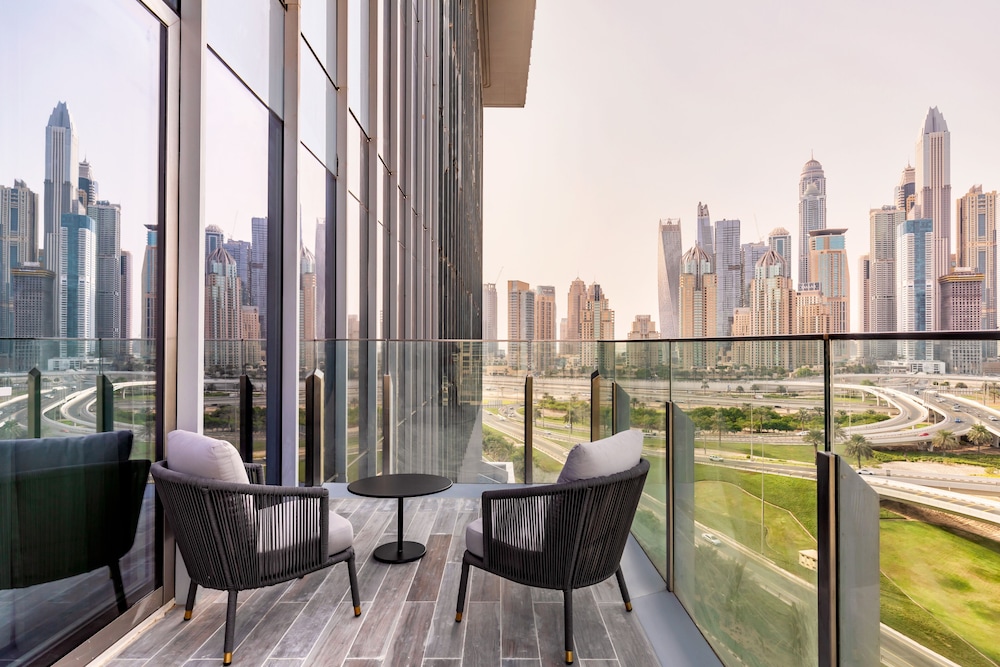 Taj Jumeirah Lakes Towers 64/77