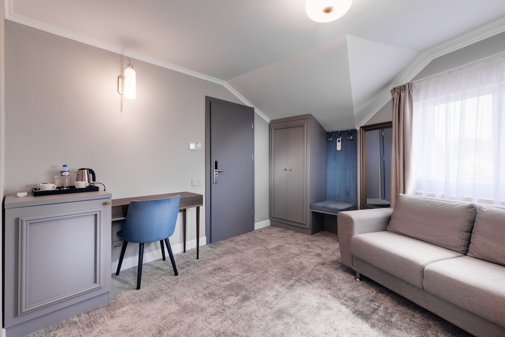 Hotel Meridian 27/50