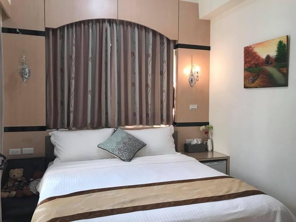 ROOM, DOUBLE BED
