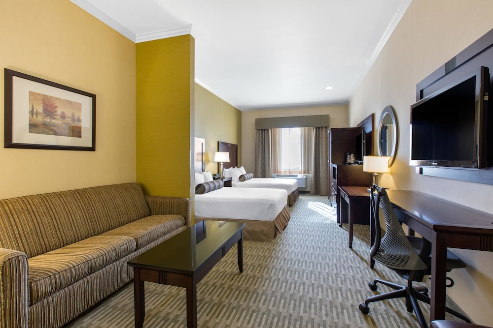 The Oaks Hotel And Suites 42/43