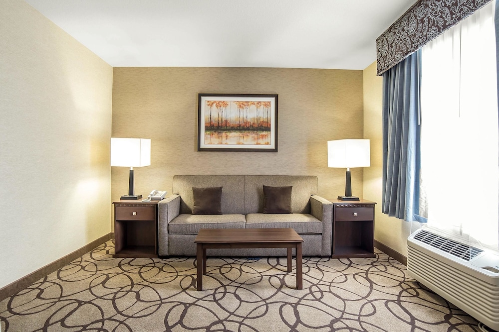 Comfort Suites Airport Salt Lake City, UT 20/35