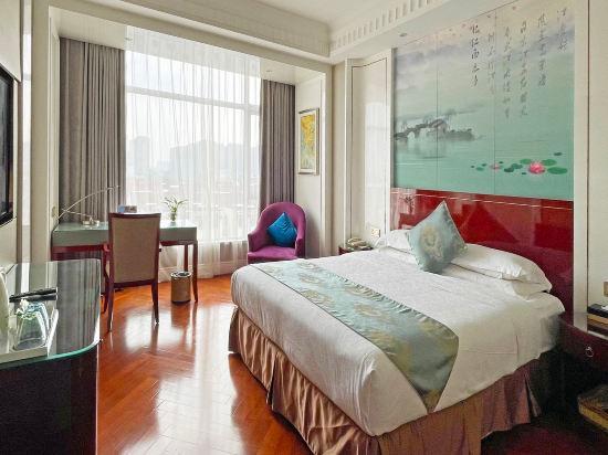 Leisure, Queen Bed