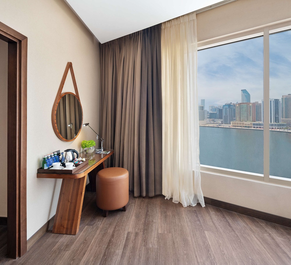 Radisson Blu Dubai Canal View 8/75