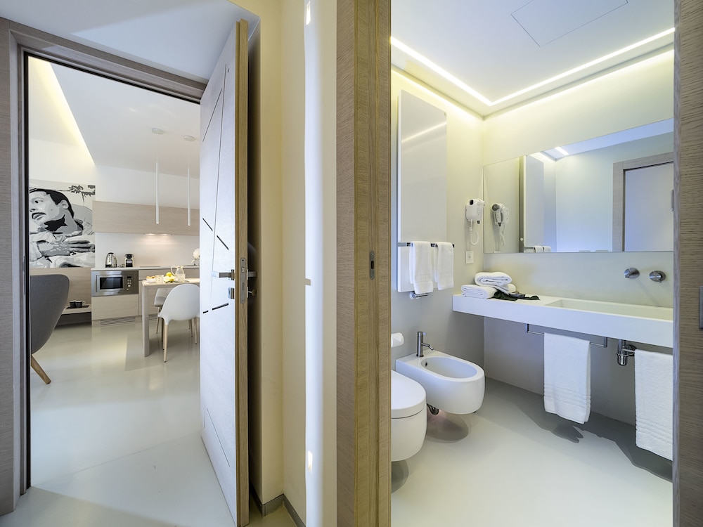 غرفة سوبيريور بسرير كوين، DUOMO SUITES & SPA 6/6