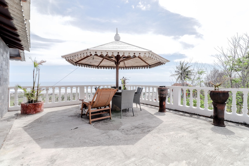 Adinda Beach Hotel and Villa by ZUZU 7/57