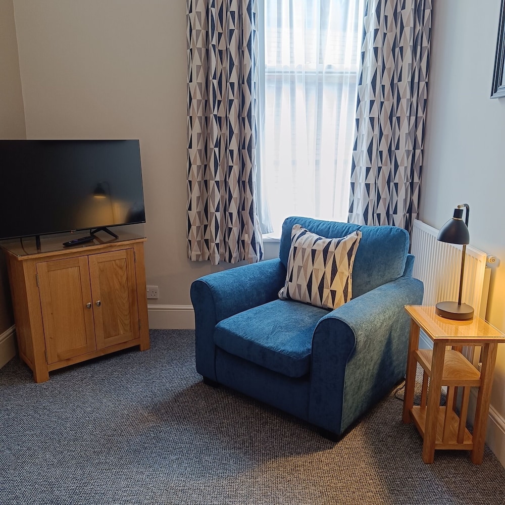 Powys Lodge - Guest House 12/19