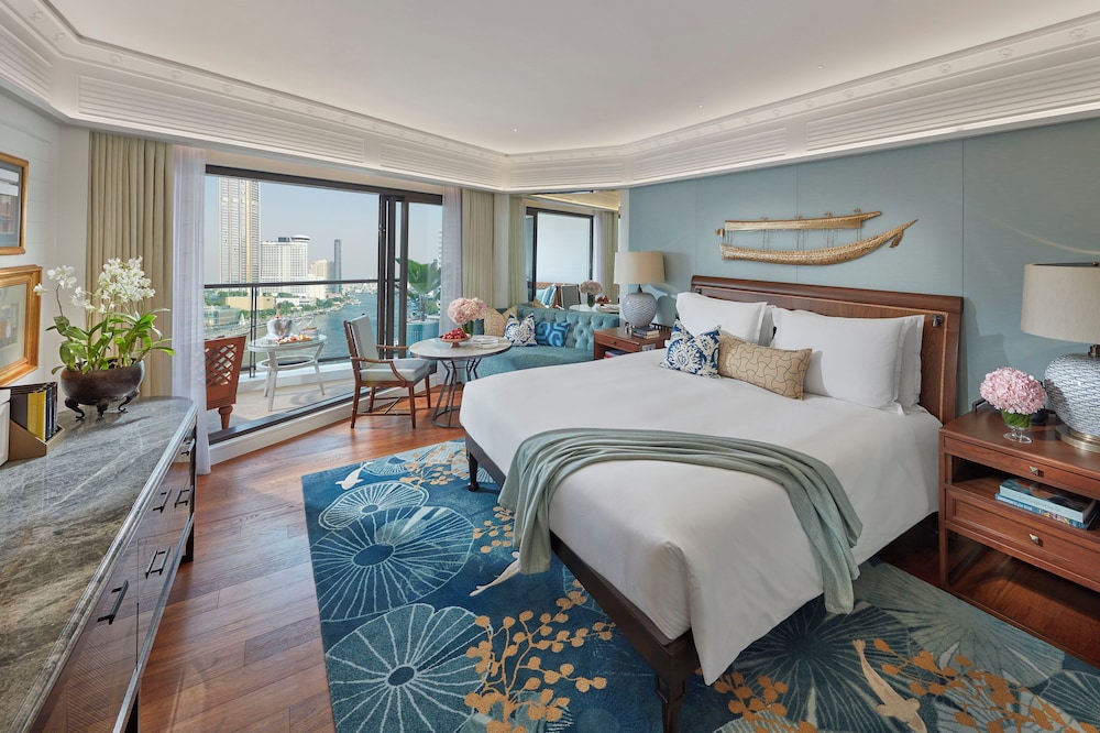 DELUXE, KING BED, BALCONY