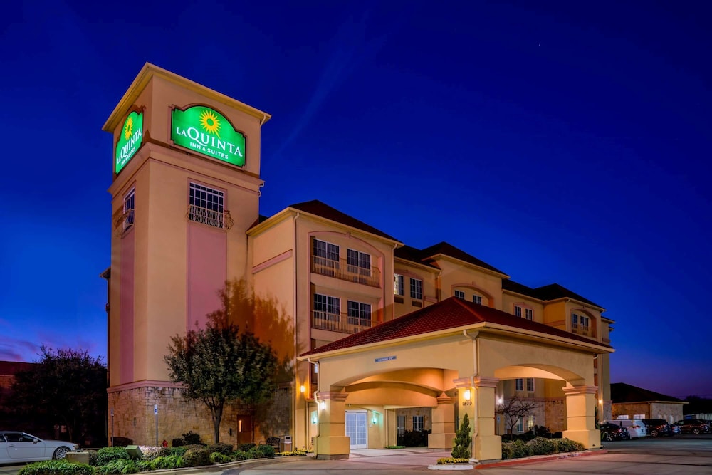 La Quinta Inn & Suites by Wyndham DFW Airport West - Bedford 4/41