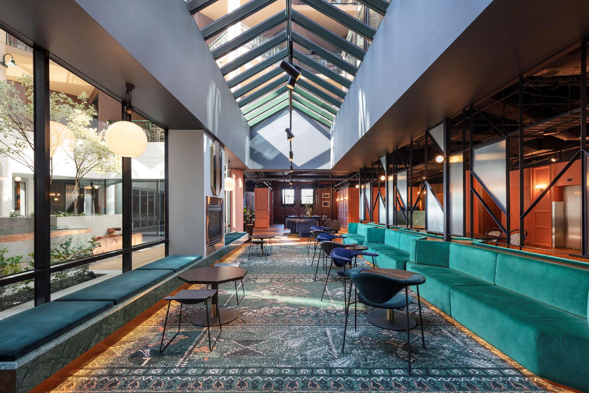 Courtyard, Deluxe