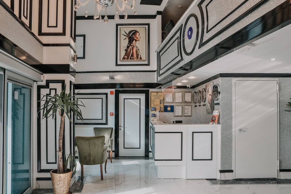 Grand Lark Otel 9/50