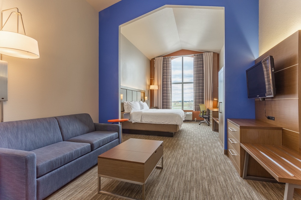 Holiday Inn Express Rockford Loves Park 50/65