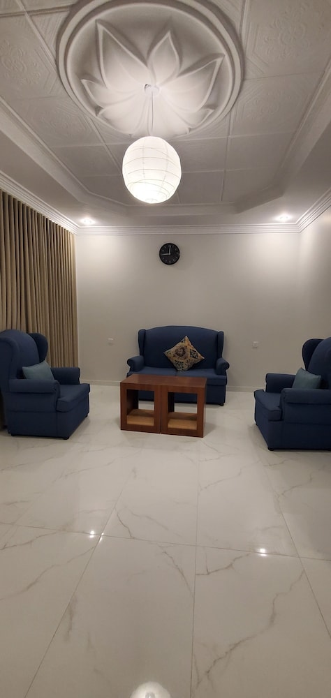 أجنحة ريحان الورود(Rihanat Al Worood Suites Khamis Mushait) 30/34