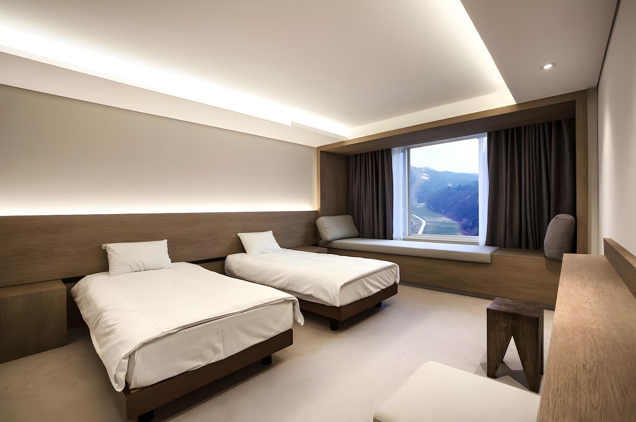 Water, Superior, Twin Beds