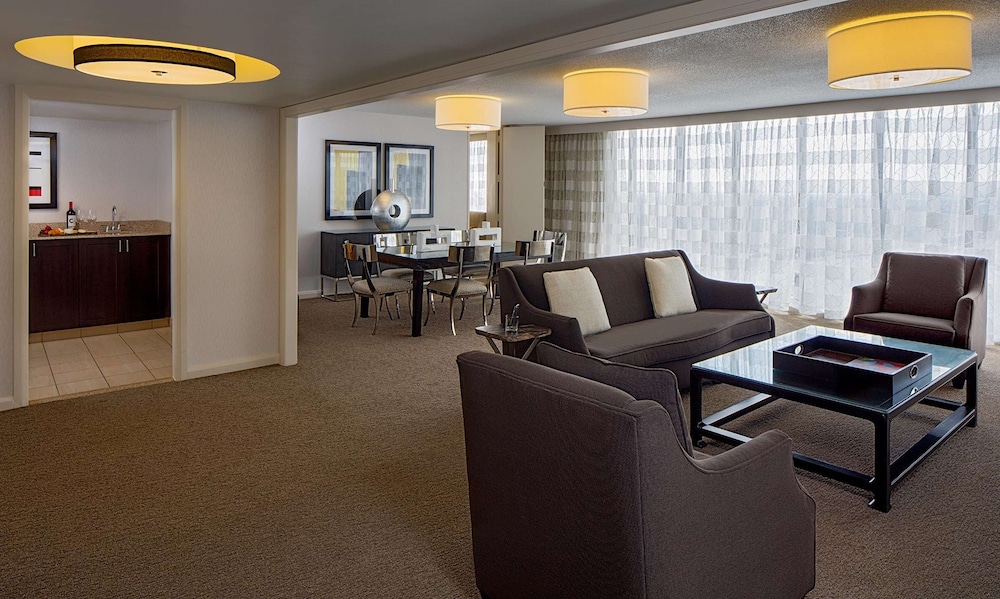DoubleTree by Hilton Hotel Houston - Greenway Plaza 33/59