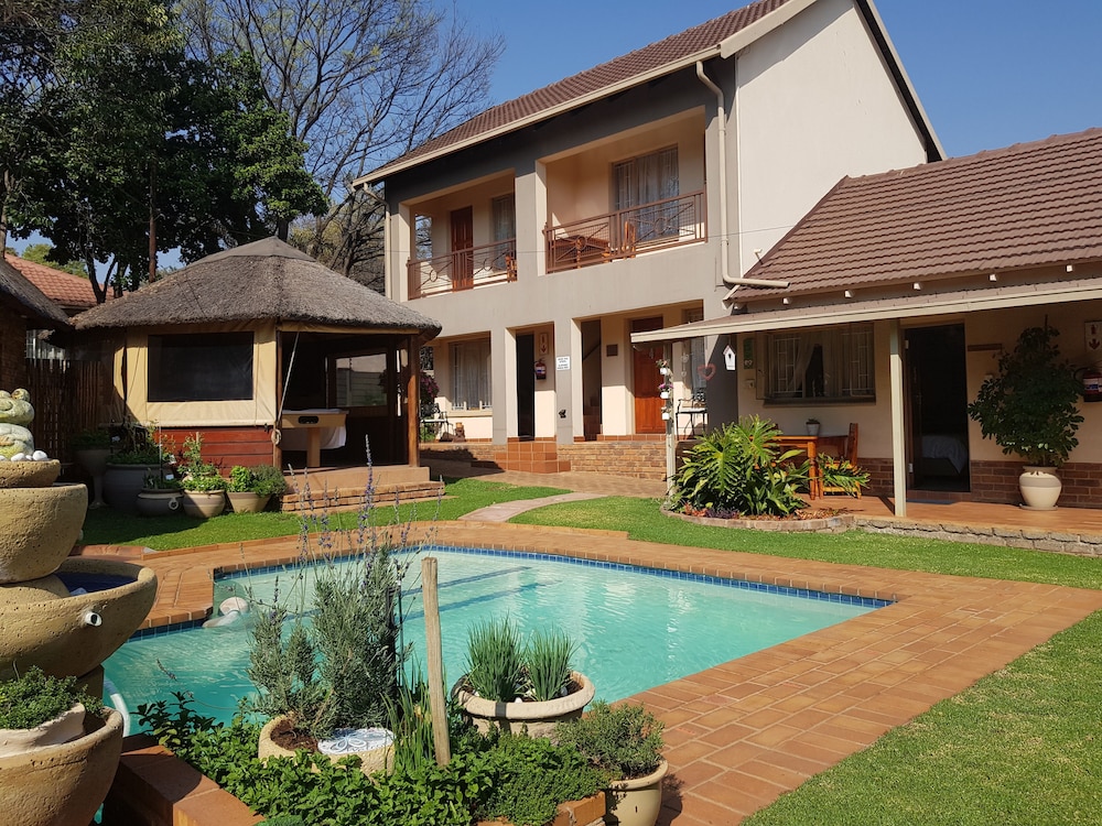 Aandbloem Guest House 30/35