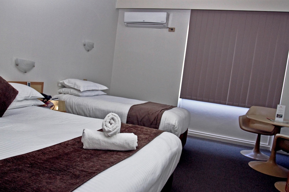 Hospitality Esperance, SureStay Collection by Best Western 34/74