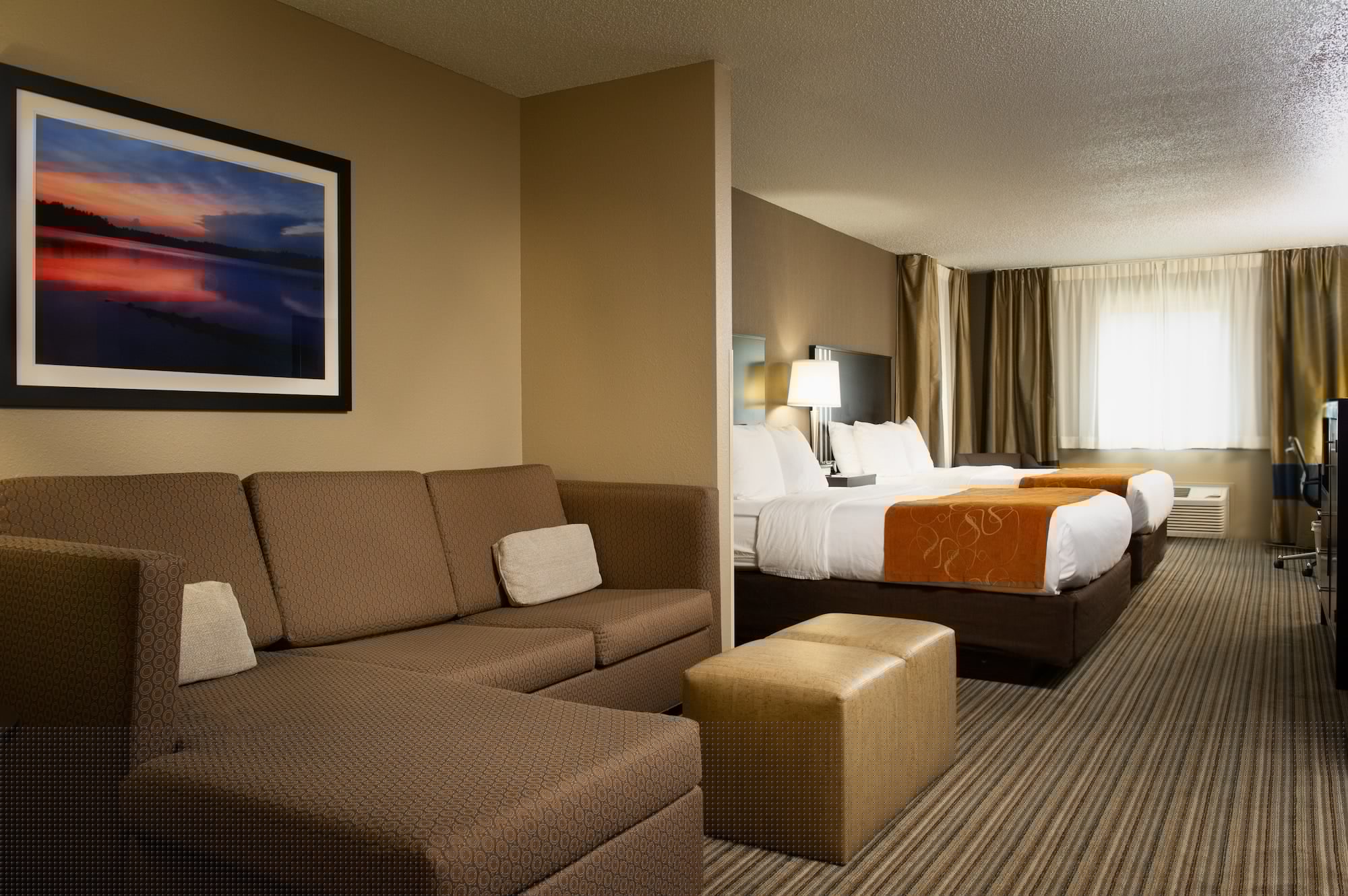 جناح بسريرين كوين بإطلالة على البحيرة، Holiday Inn Express And Suites Hayward 2/3