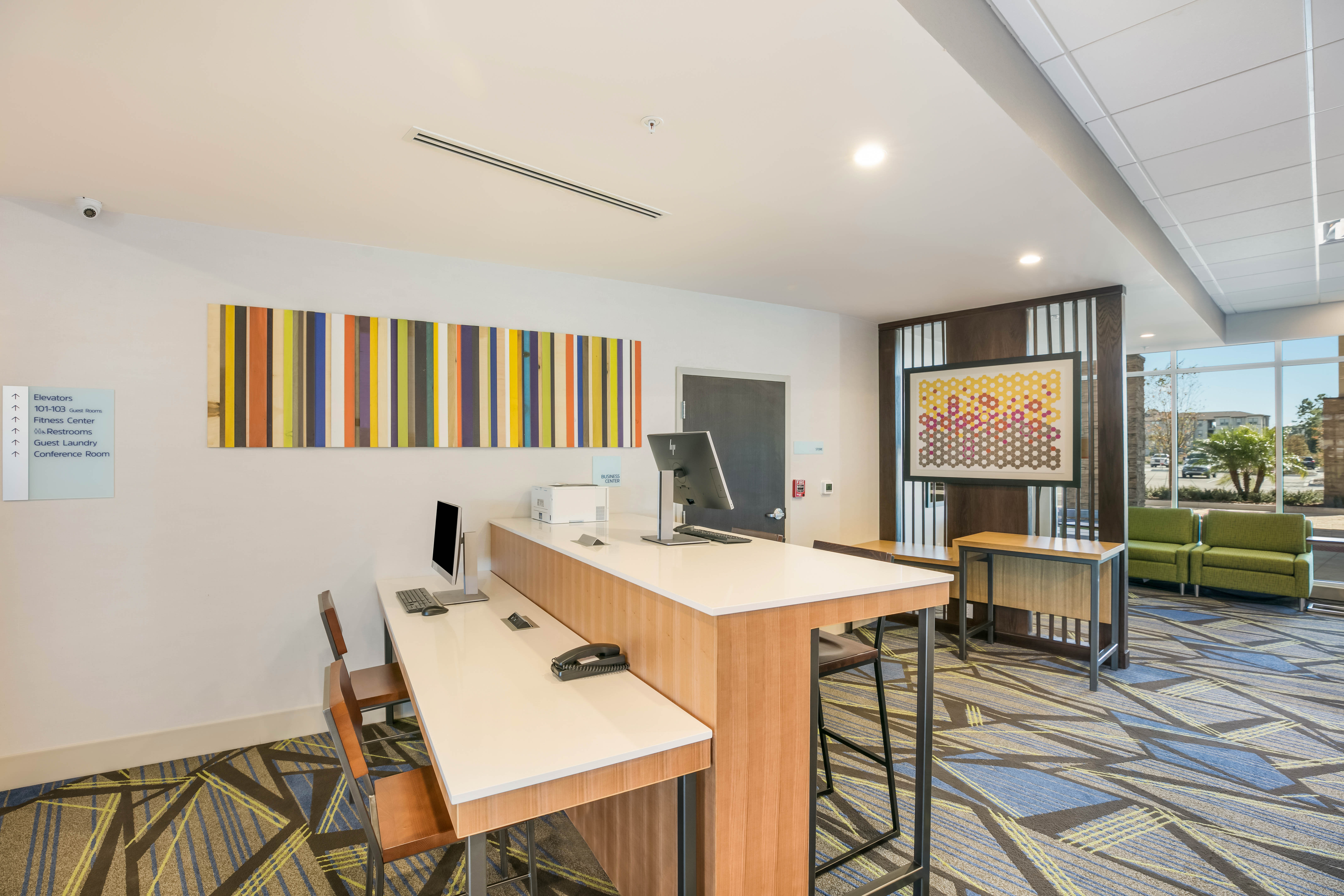 Holiday Inn Express Suites Jacksonville Town Center 32/46