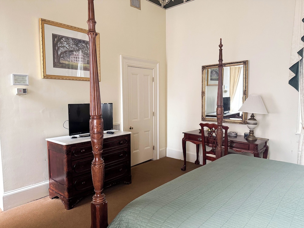 The Guest House Historic Mansion 52/73