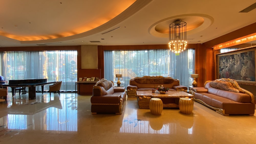Monarch Plaza Hotel 32/47
