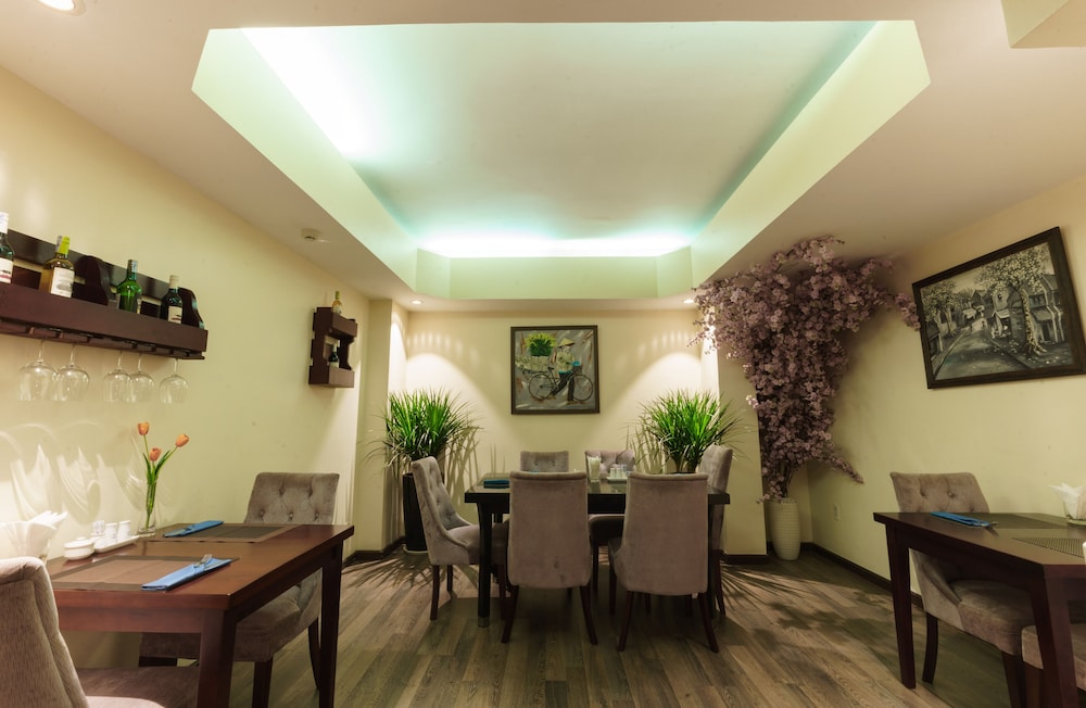Roseland Corp Hotel 28/42