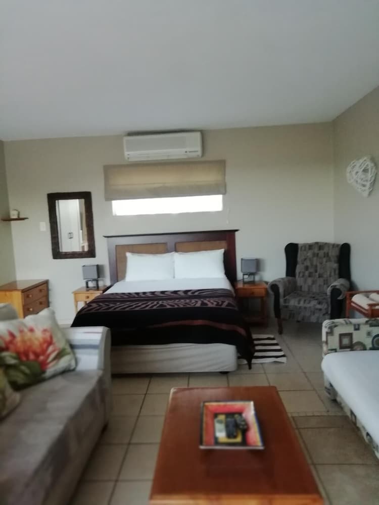 Beachfront Cabanas 7/34