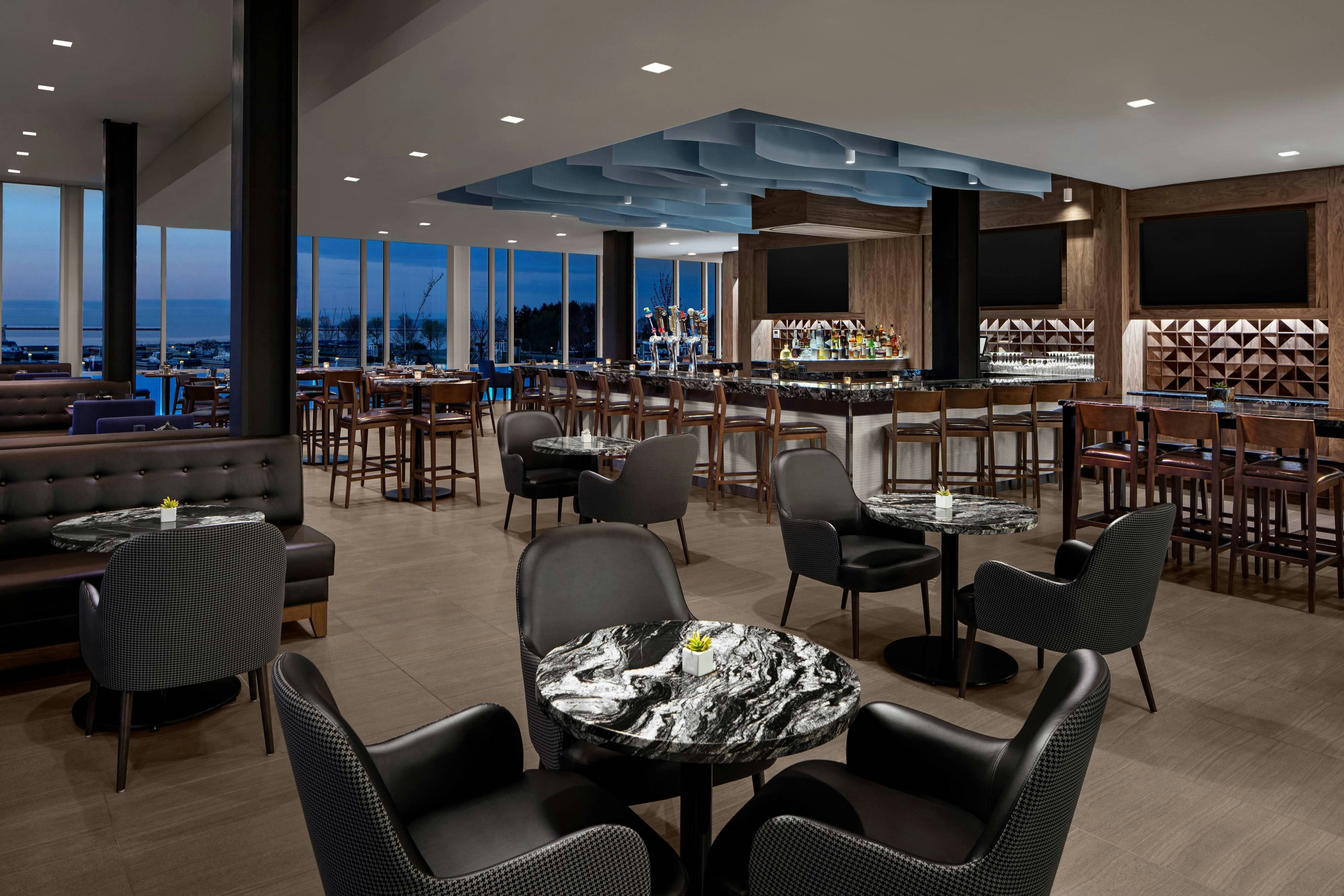 Delta Hotels By Marriott Thunder Bay 30/51