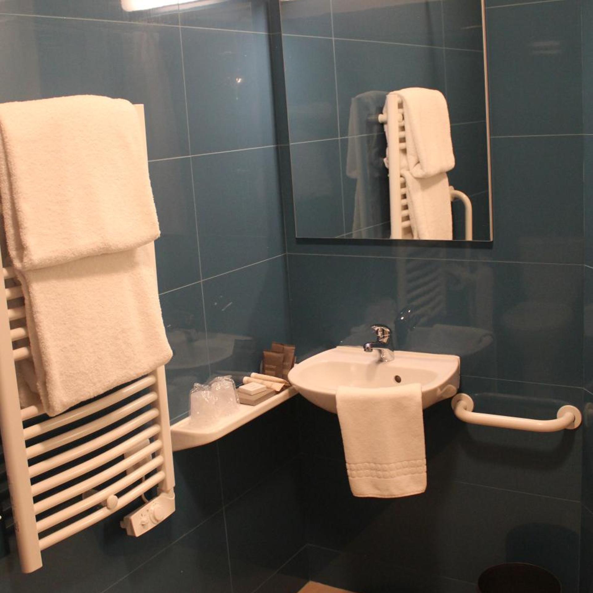 Studio, Queen Bed, Accessible, Hotel Le Quincangrogne 7/8