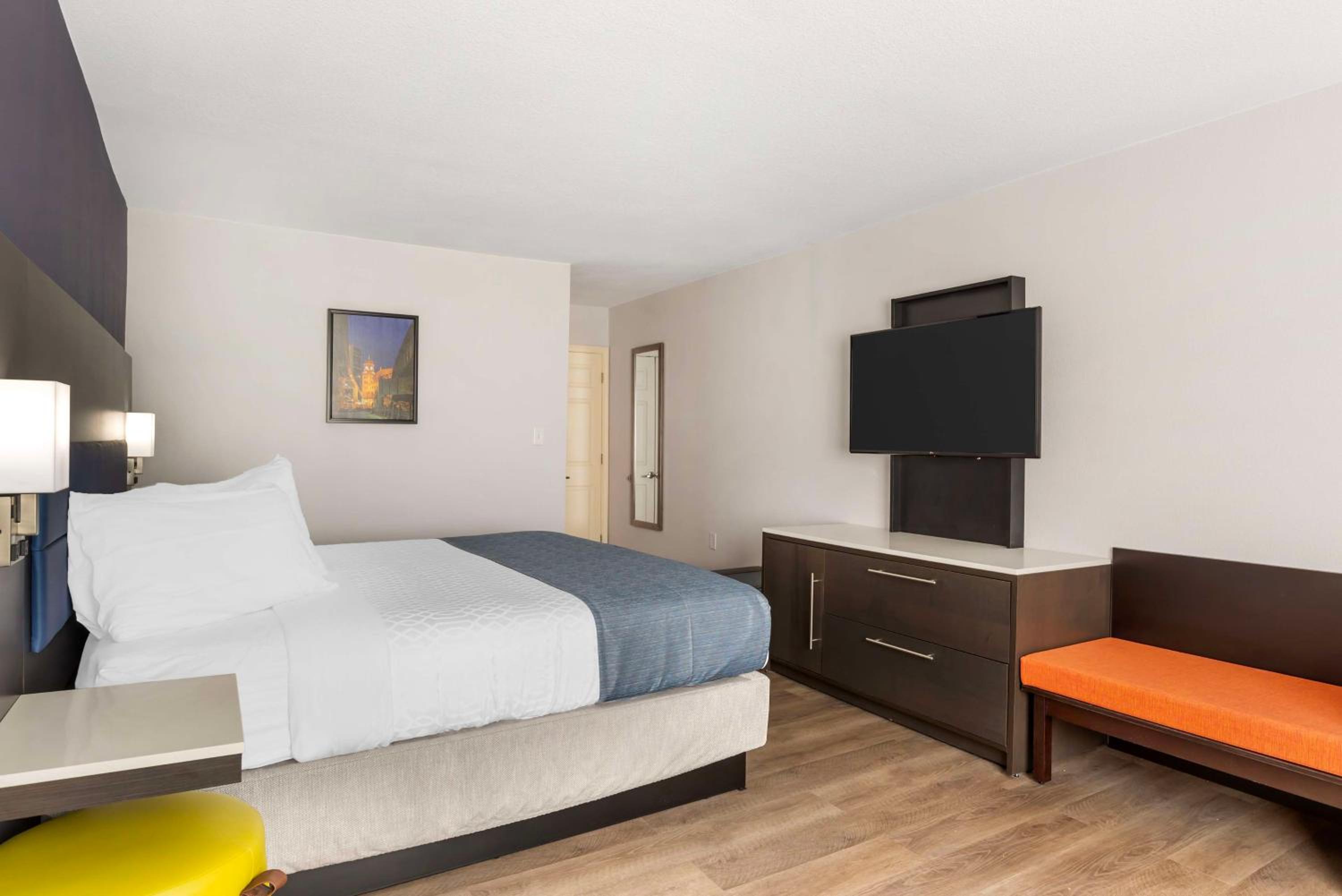 غرفة بسرير كينج مع أريكة لذوي الإعاقة، Best Western Premier Richmond City Gateway 8/10