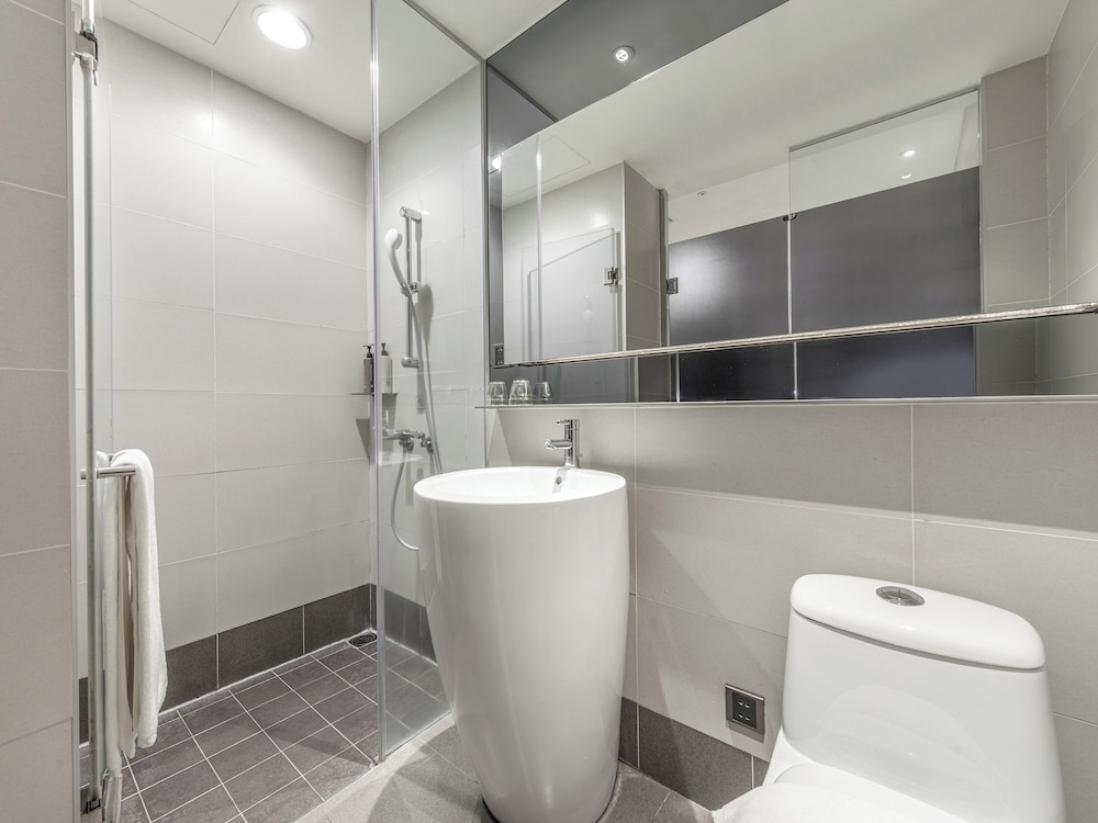 CHECK inn Taipei Xinyi 68/69