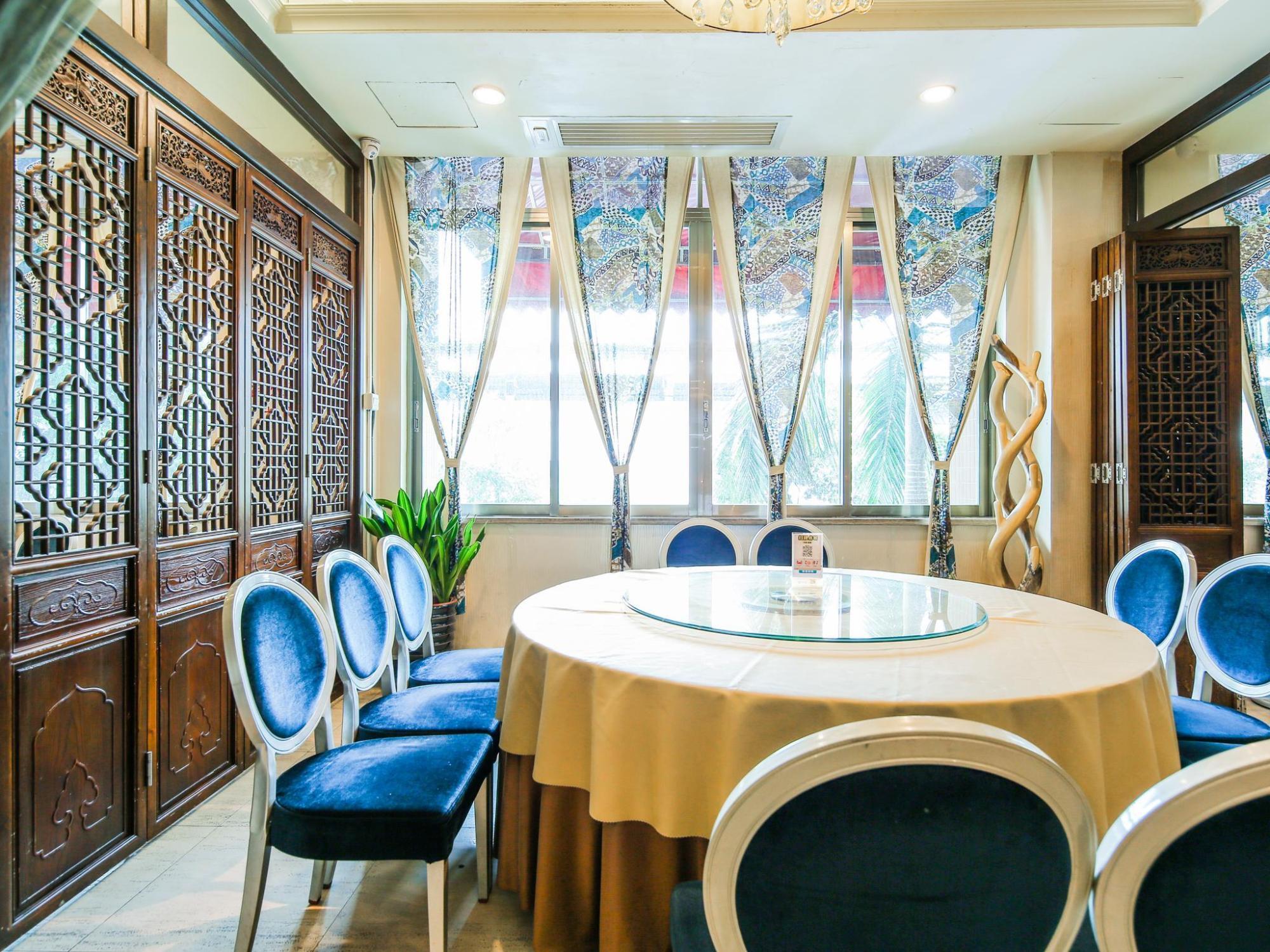 Vienna Hotel (Guangzhou Huadu Furong) 40/42