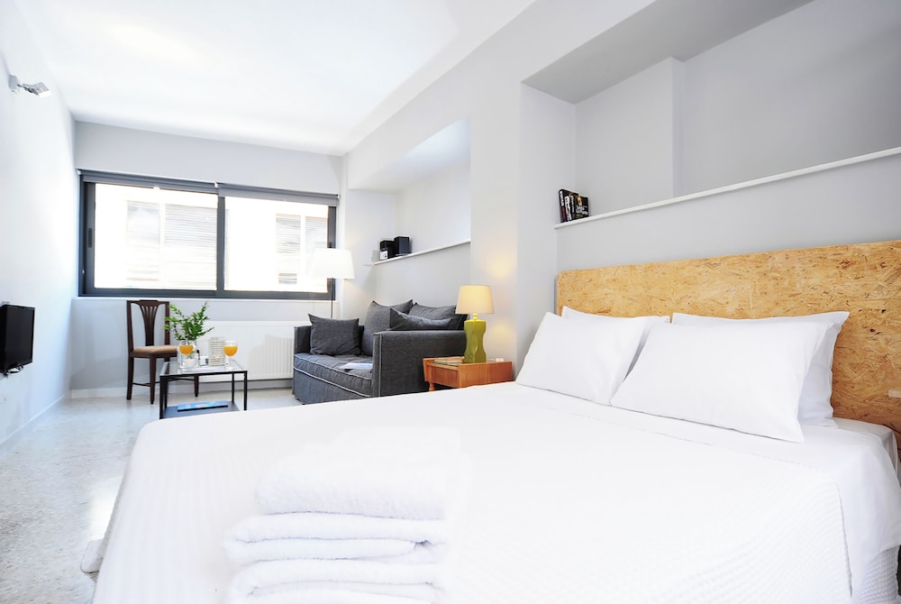 City, Apartment, Queen Bed, Sofa