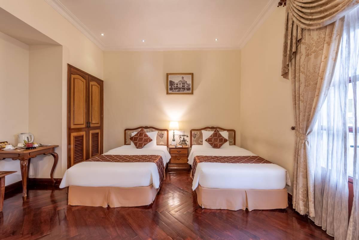 Grand Executive Twin City View or Pool View