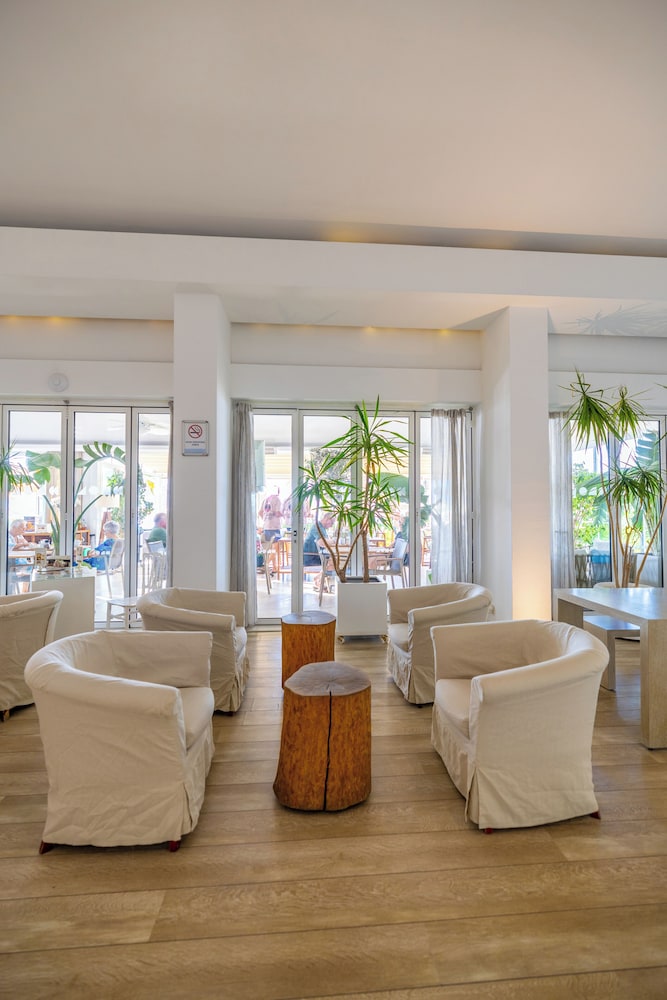 The Beachfront Hotel - Adults Only +16 21/49
