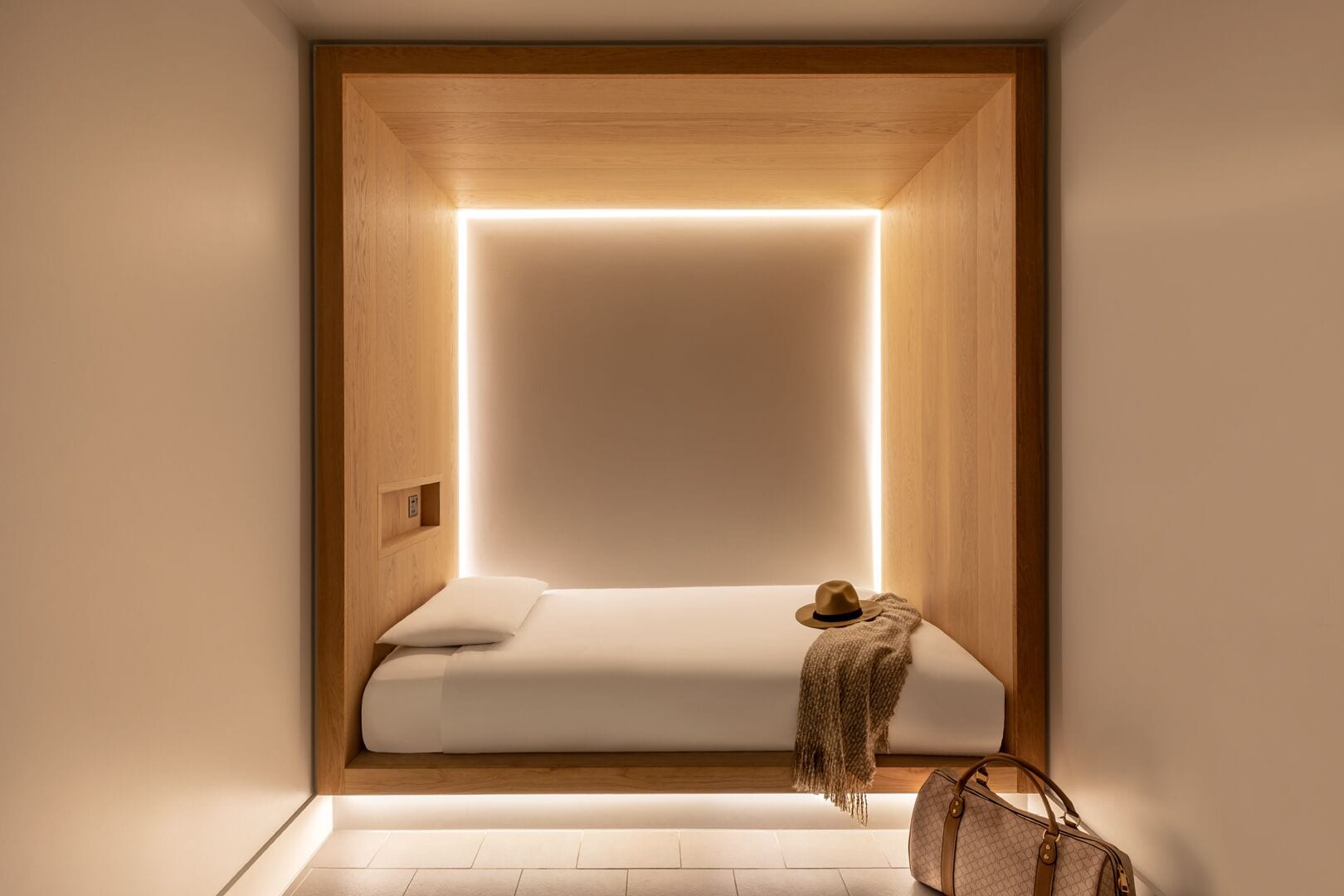 Cocoon, Single Bed