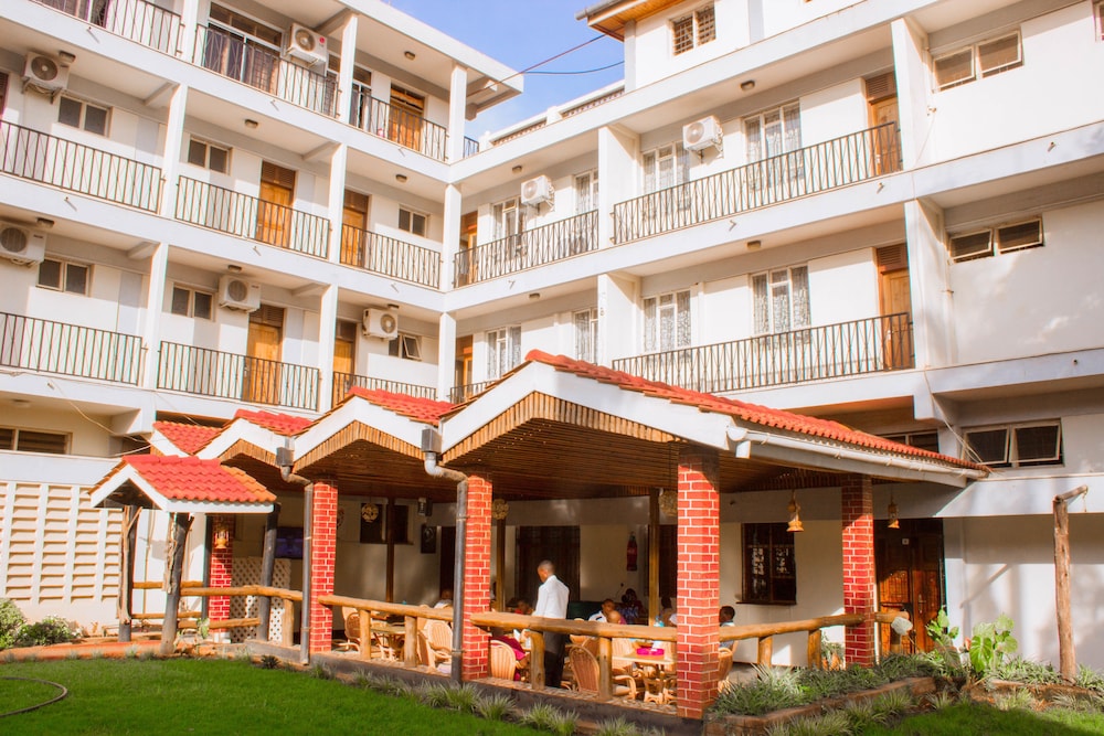 Kilimanjaro Crane Hotel 3/45