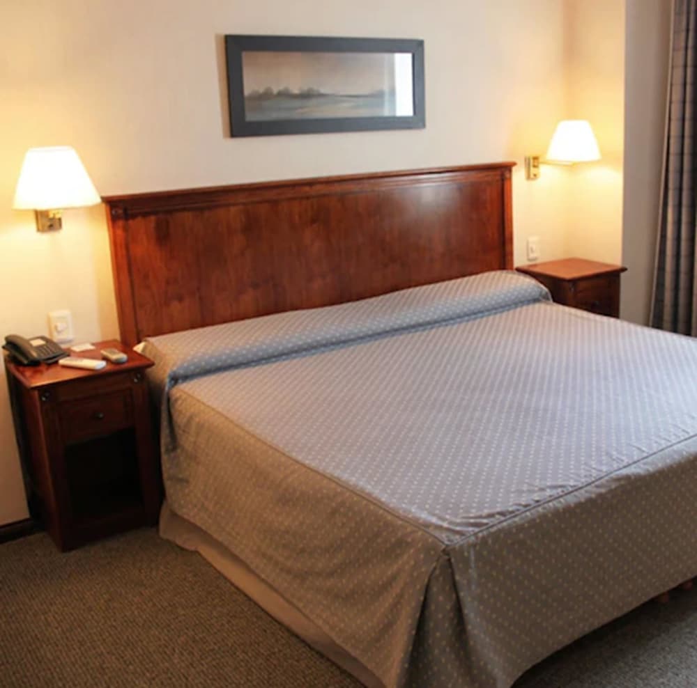 Howard Johnson by Wyndham San Pedro 8/29