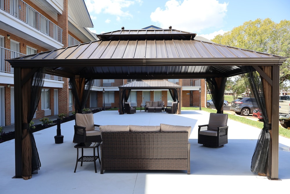 Days Inn & Suites by Wyndham Bossier City 4/50